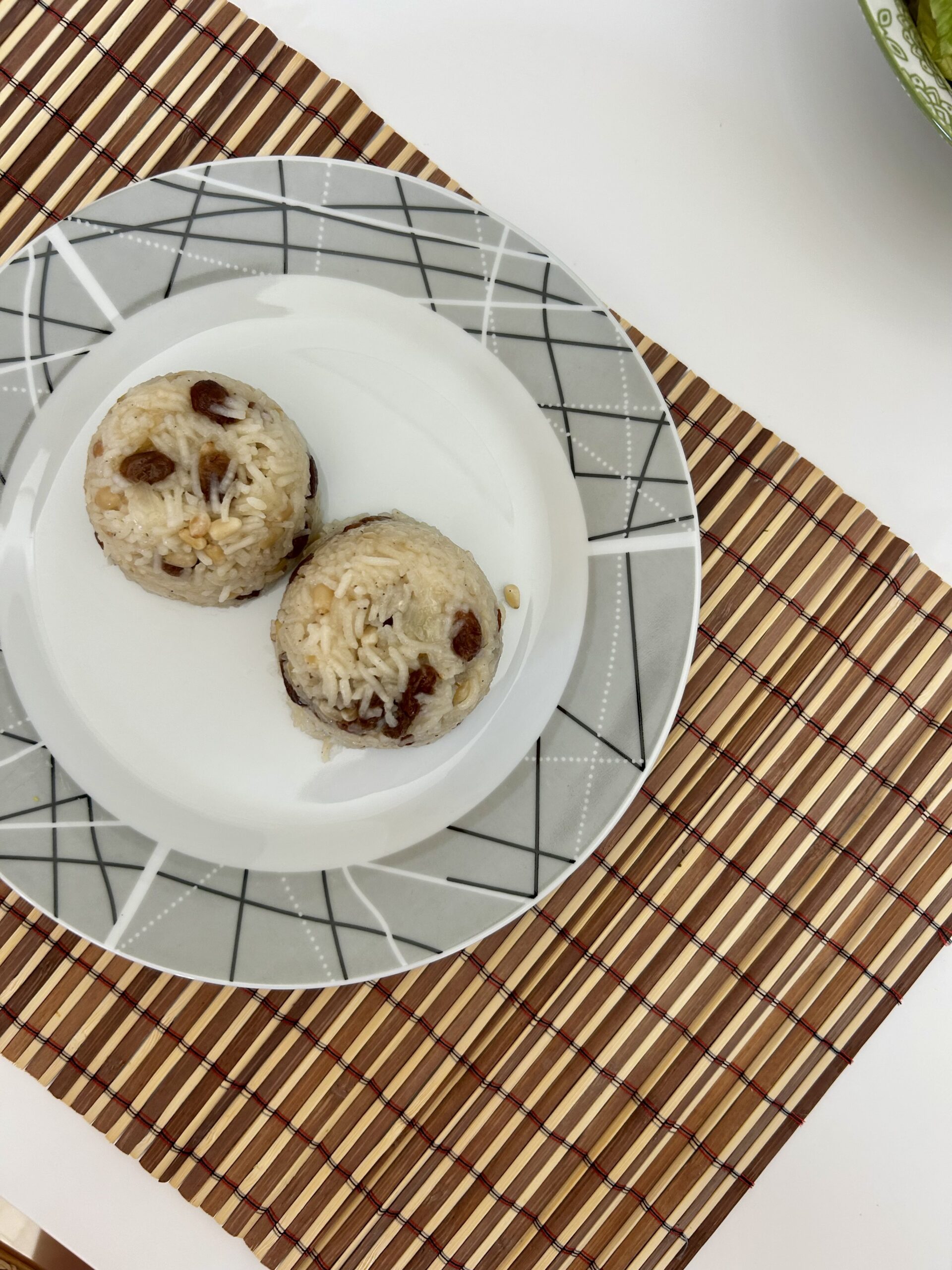 Λιβανέζικο πιλάφι με σταφίδες & κουκουνάρια